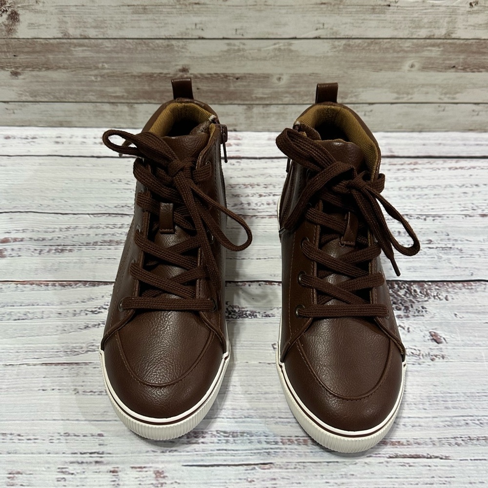 NWOB Cat & Jack Boys Florian Sneakers- size 3